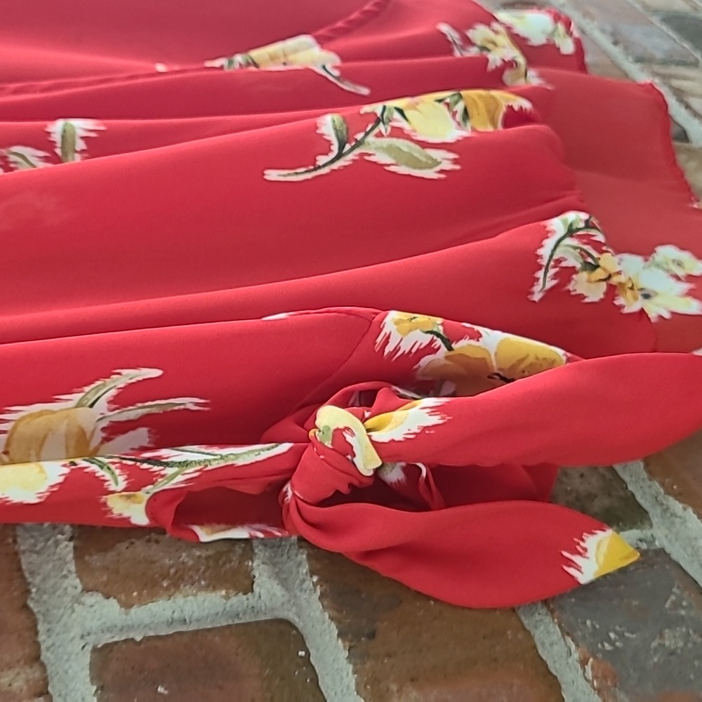 West Kei Red Floral Wrap Blouse, Size Small - Picture 4 of 7